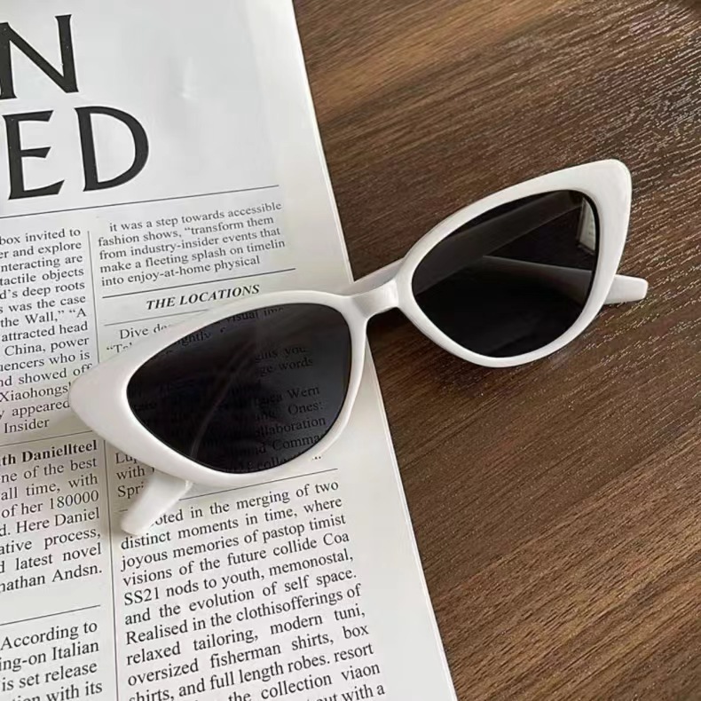2025 new Triangular cat eye sunglasses for women with a high-end feel, making the face look smaller, anti-ultraviolet, vintage small frame, TikTok sun