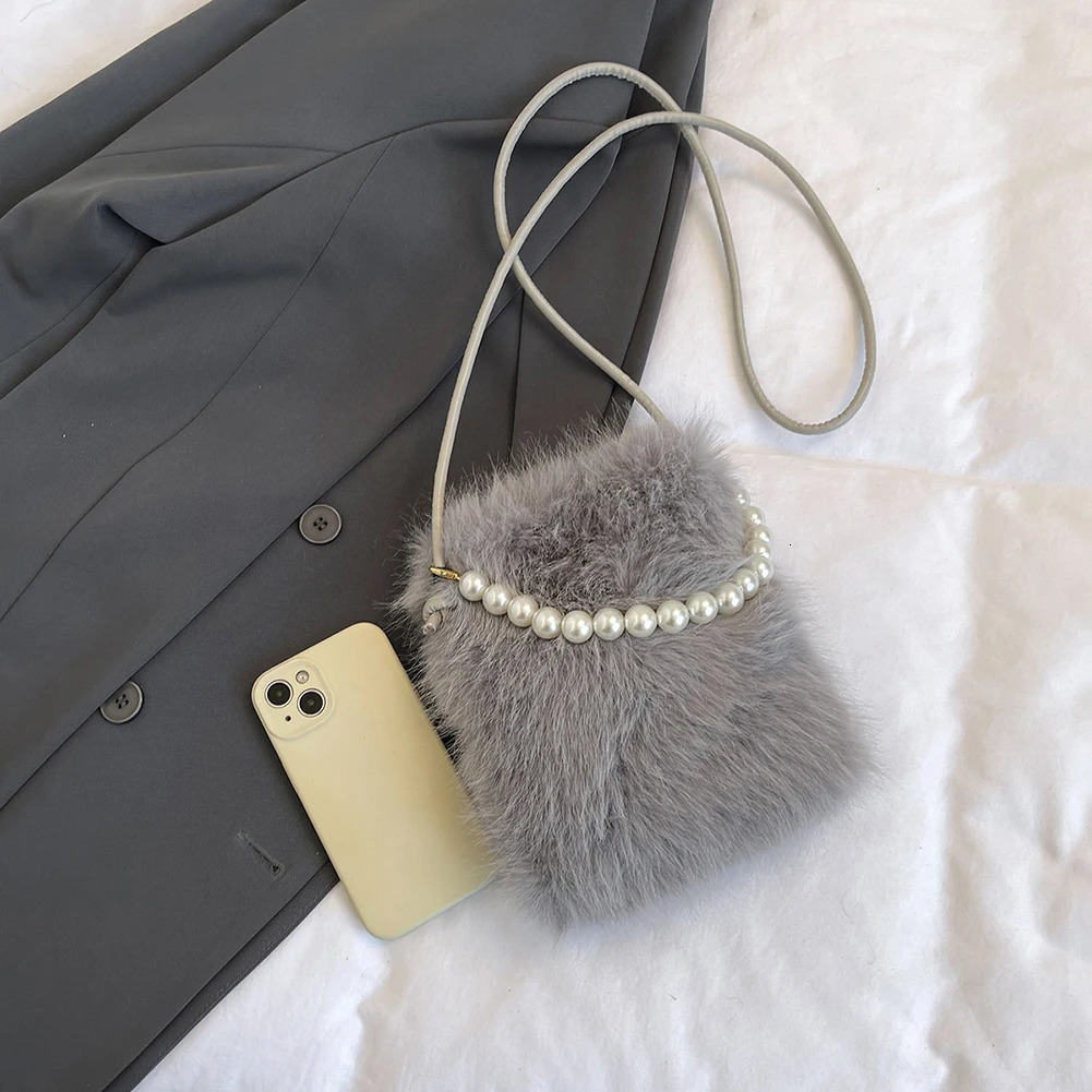 Women Faux Fur Shoulder Bag Pearl Chain Crossbody Clutch Purse for Travel Party 250218