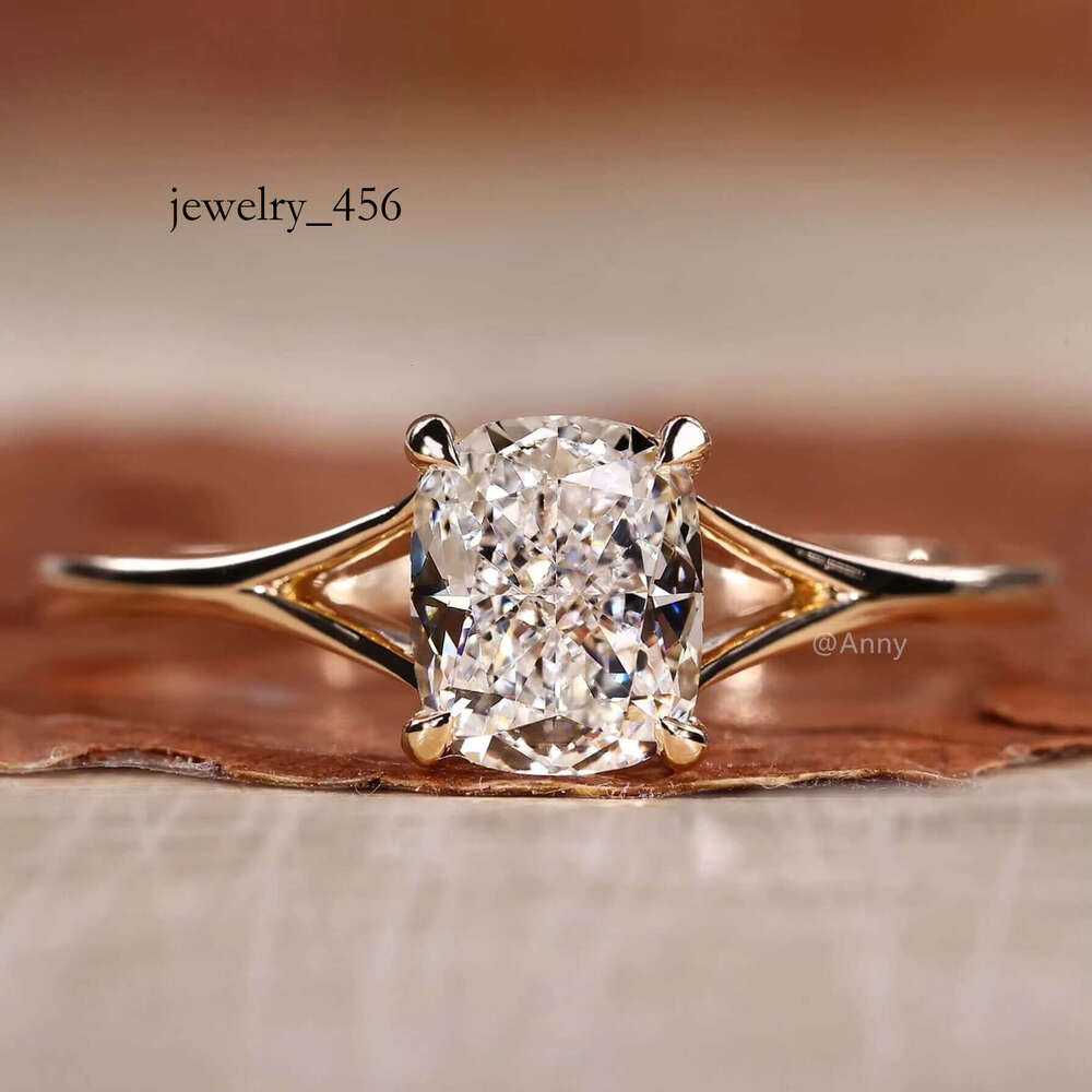 Factory Price Solid Sier Elongated Cushion Cut VVS Solitaire Engagement Custom Moissanite Wedding Ring