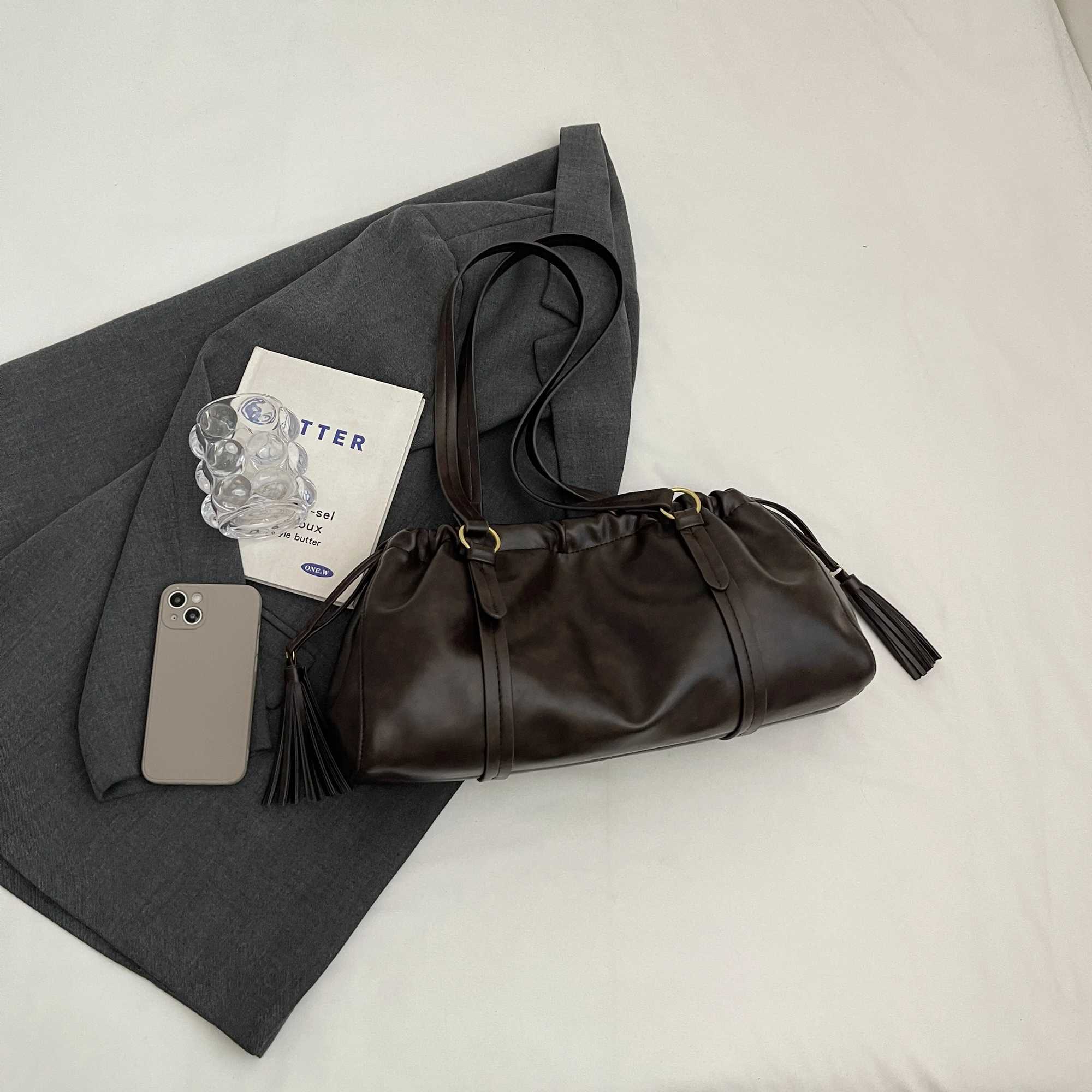 Underarm commuting bag for women large capacity 2024 new autumn and winter casual retro pleated single shoulder handbag Y250220