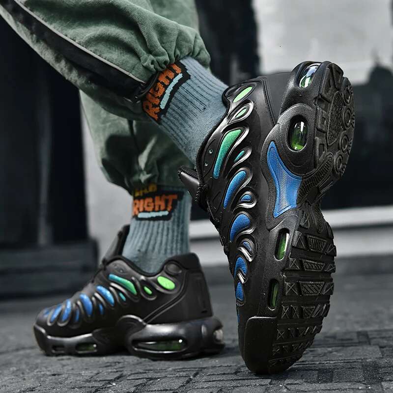 New Discount Thick Bottom Fashion Winte r Style Popular Fashion Trend Outdoor Ultra Light Versatile Chaussu re Femme Running Shoes Shoes for Men