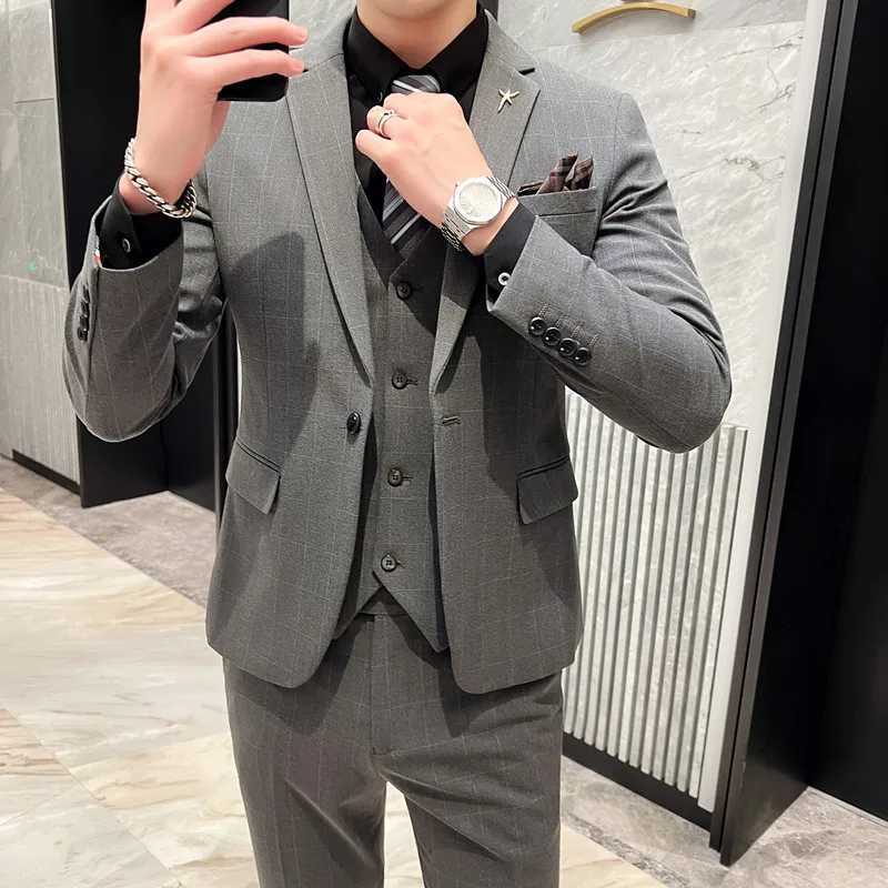 High quality fashionable handsome business casual (set+vest+mens) flat classic British style wedding three piece setXJ250222