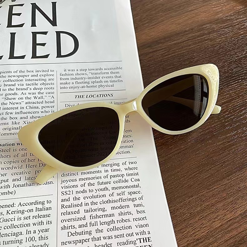 2025 new Triangular cat eye sunglasses for women with a high-end feel, making the face look smaller, anti-ultraviolet, vintage small frame, TikTok sun