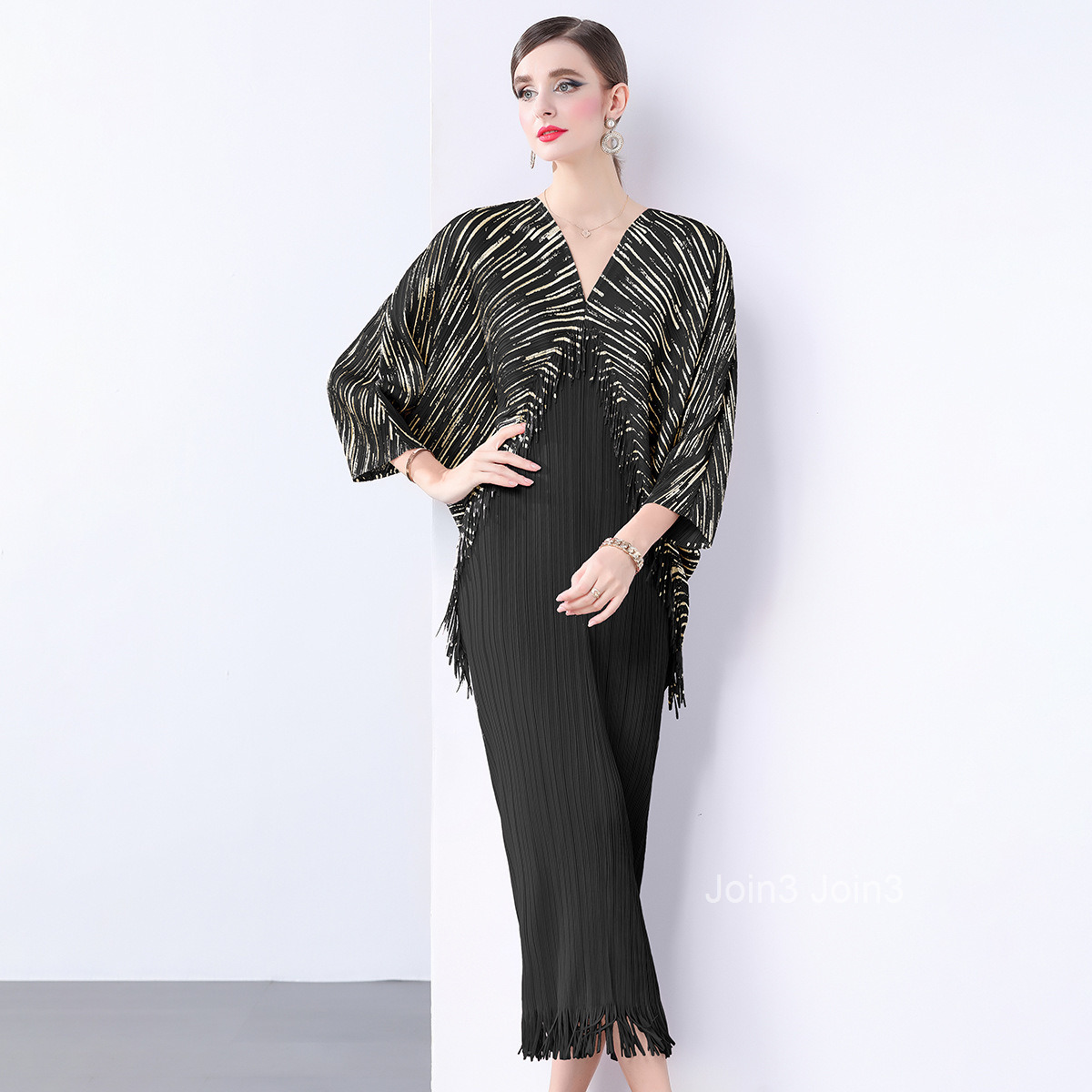 Spring and Autumn New Womens Elegant Dress Fashion V-neck Bat Sleeve Loose Folded Tassel Dress