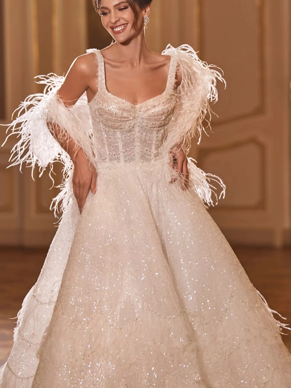 A e Women Wedding Spaghetti Straps Sleeveless Bridal Gowns Sequins Feather Sweep Train Dress Custom Made vestidos de novia
