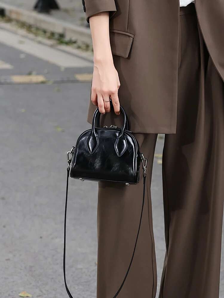 2024 New Metallic Design Gold Sier Small Boston Tote Shiny Cowhide Leather Women Shoulder Crossbody Bag 2 Straps Daily Handbag