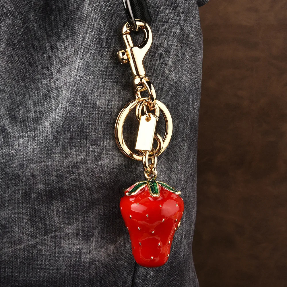 Fashion Accessory Alloy Plated With Gold And Rinhstone Red Strawberries Key Chain For Womens Bag 250221