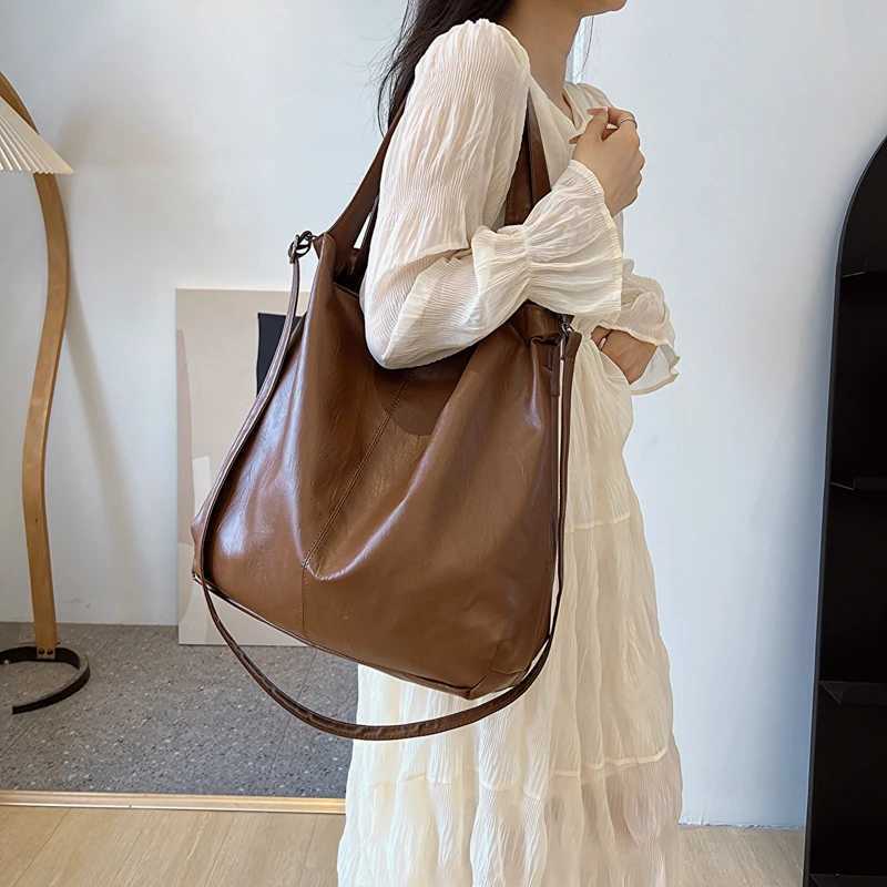 2025S Designer VONMONAN Fashion Big Soft Leather for Women Trendy Female Simple Large High Capacity Retro Side Bag HandbagsC250222 Shoulder crossbody 