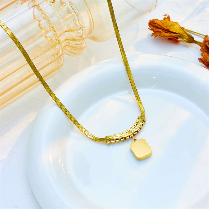 Designer jewelry for women Advanced luxury emerald sugar diamond moissanite pandra pendant chain necklace earrings bracelet jewelry set high-end party