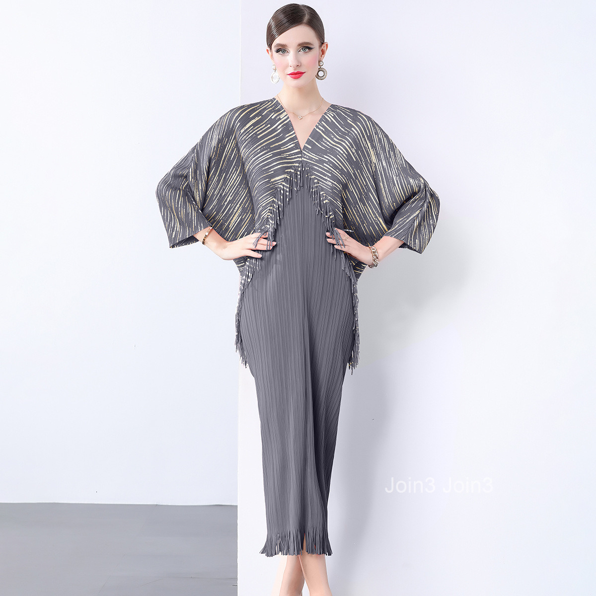 Spring and Autumn New Womens Elegant Dress Fashion V-neck Bat Sleeve Loose Folded Tassel Dress