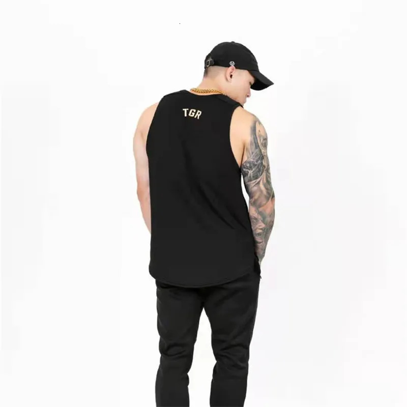 Mens Gym Stringer Tank Top Men Bodybuilding Vest Cotton Sleeveless Shirt Fitness Vest Singlet Sportwear Workout Tanktop 250221