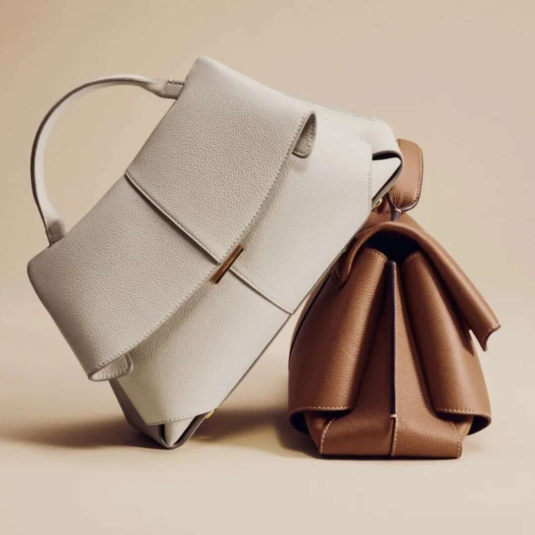 High End Leather Smile Bag With Pleated Design, Single Shoulder Large Capacity Commuting Handbag