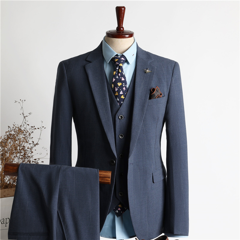 91 Elegant Seasonal Apparel: Designer Coats Suitable For Both Genders