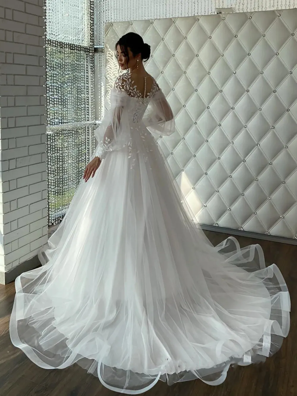 Modest Long Sleeves A-line Wedding Dresses Jewel neck Classic Lace Appliques Women Formal Brides Dress Elegant Tulle Long Bridal Gowns Boho Robe De Ma