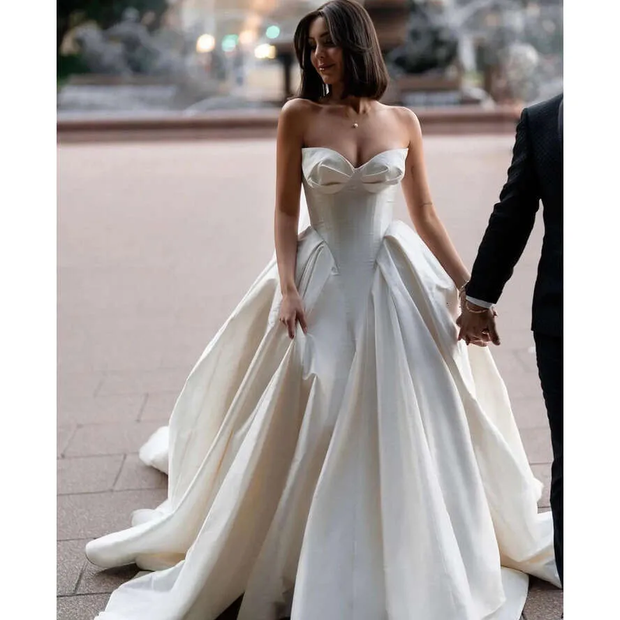 Strapless Sweetheart Satin Wedding Dresses With Peplum Court Train Simple Ivory White Long Bridal Gown 2025 Garden Vestido De Novia Back Lace-Up