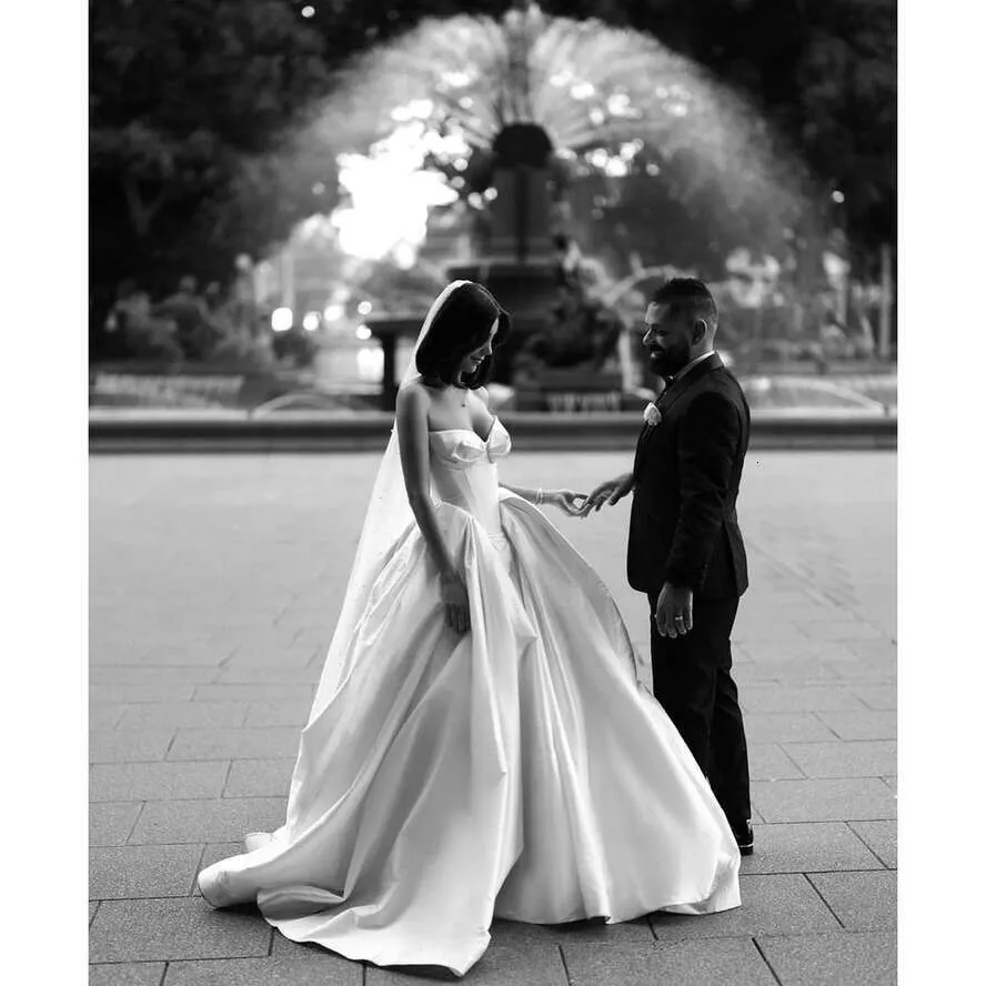 Strapless Sweetheart Satin Wedding Dresses With Peplum Court Train Simple Ivory White Long Bridal Gown 2025 Garden Vestido De Novia Back Lace-Up
