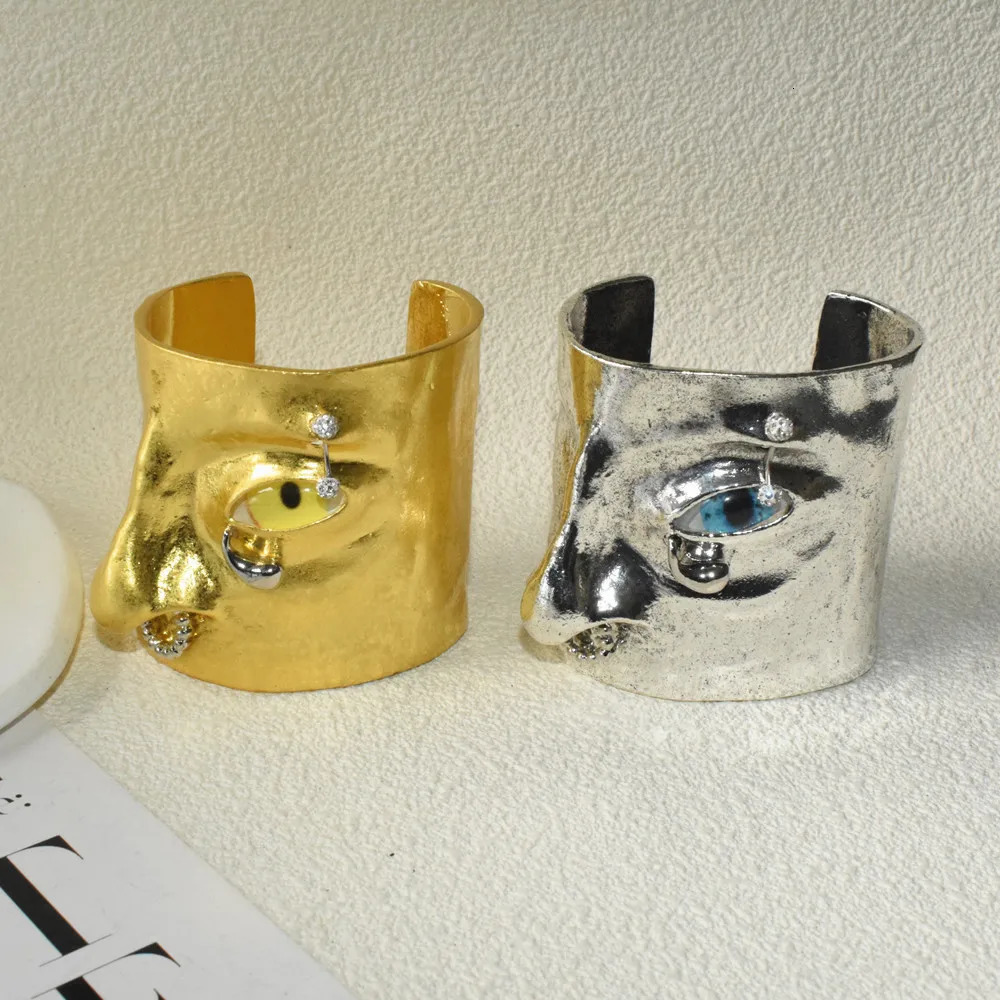 Exaggerated Vintage Alloy Plated Eyes Cuff Bracelet For Women Fashion Jewelry Gorgeous Hand Open Bracelet Accessory 250306