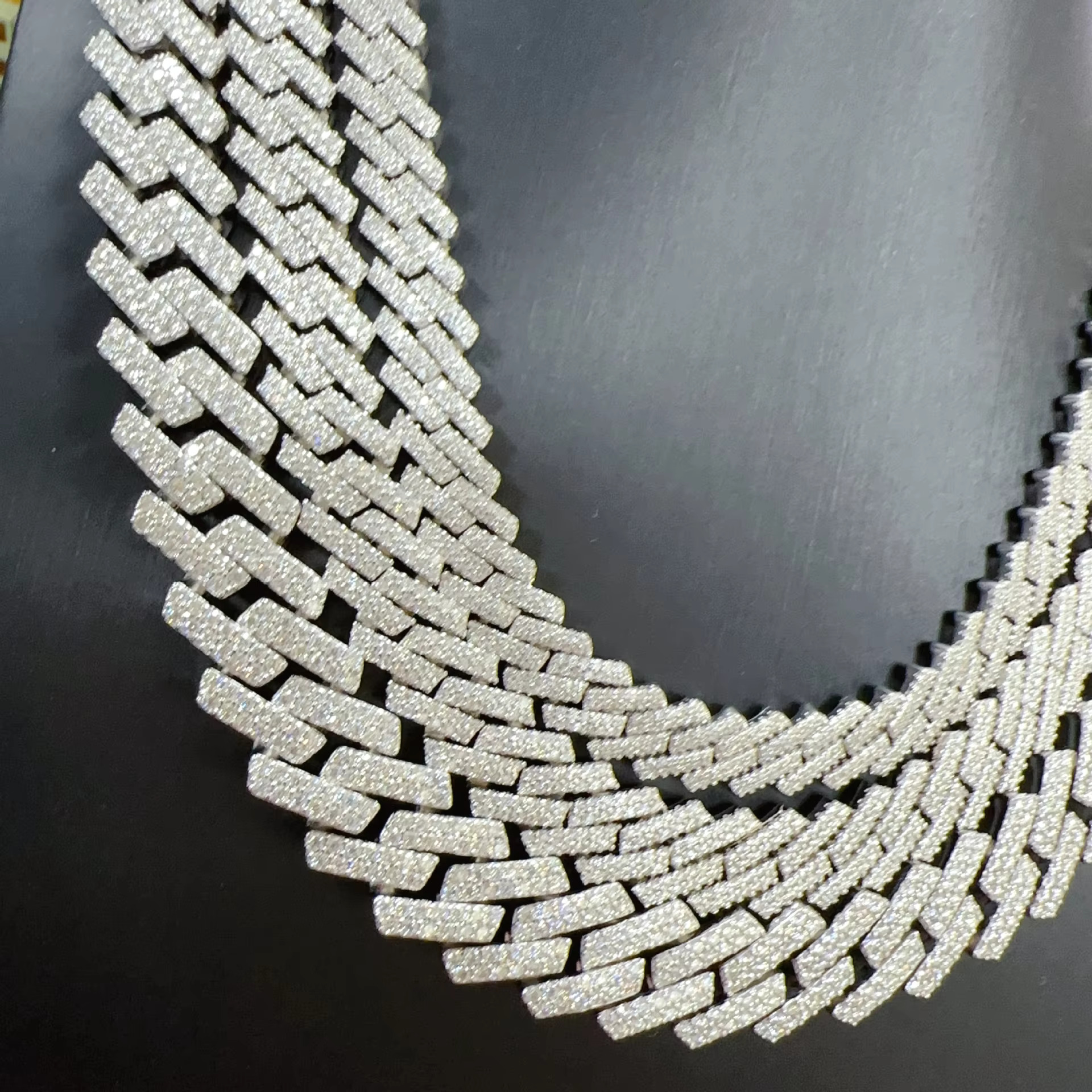 New Arrival 20mm Moissanite Dias Studded Cuban k Two Tone Iced Out Rapper Chain at Reasonable Prices