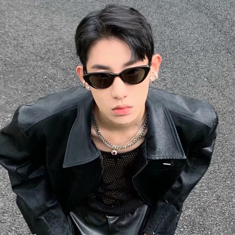 2025 new Triangular cat eye sunglasses for women with a high-end feel, making the face look smaller, anti-ultraviolet, vintage small frame, TikTok sun