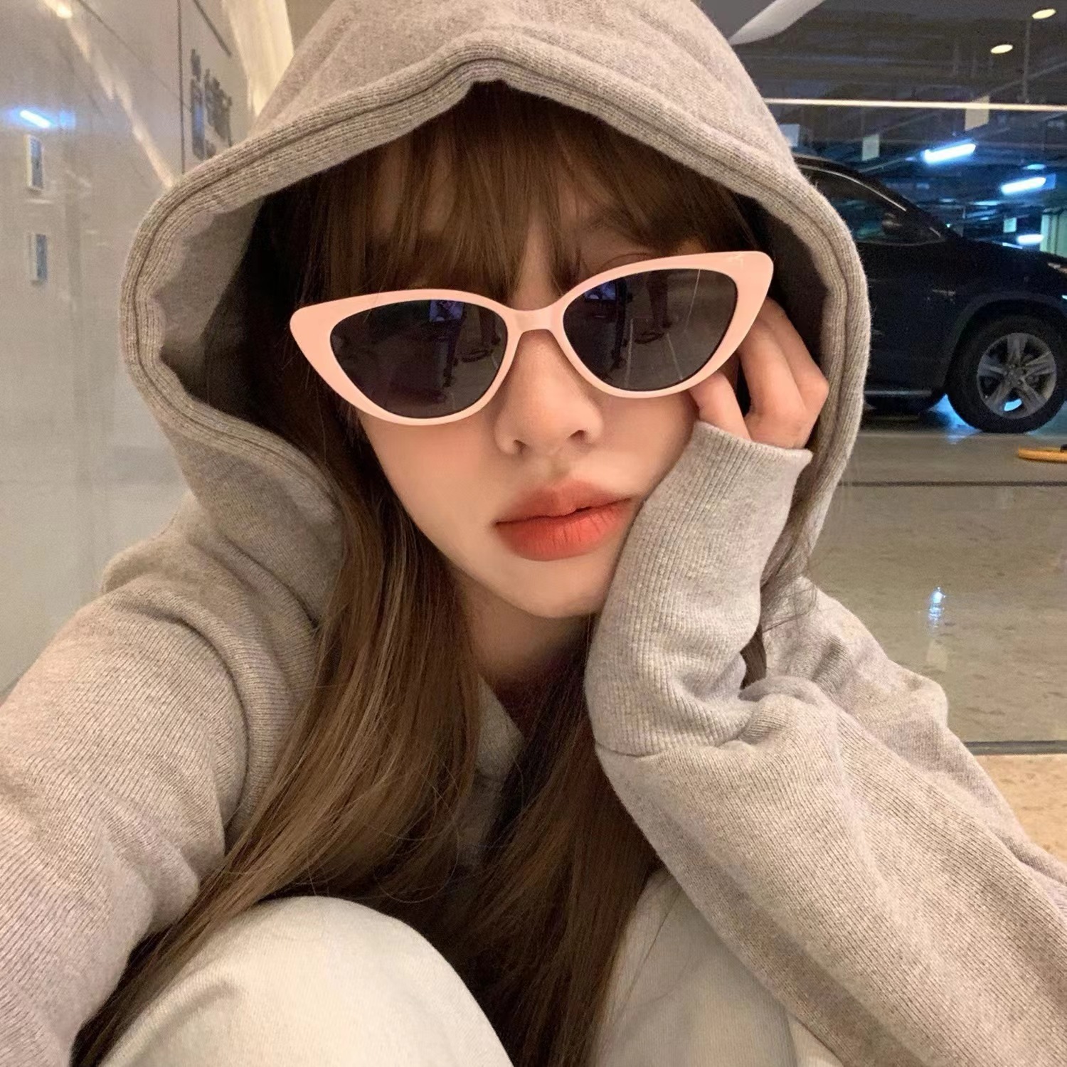 2025 new Triangular cat eye sunglasses for women with a high-end feel, making the face look smaller, anti-ultraviolet, vintage small frame, TikTok sun