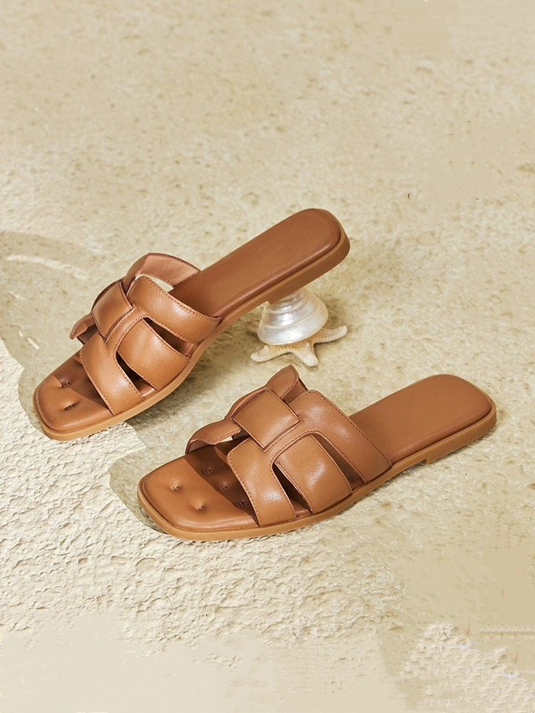 2025 summer new design soft leather slippers square flat slippers women outdoor fashion beach sandals