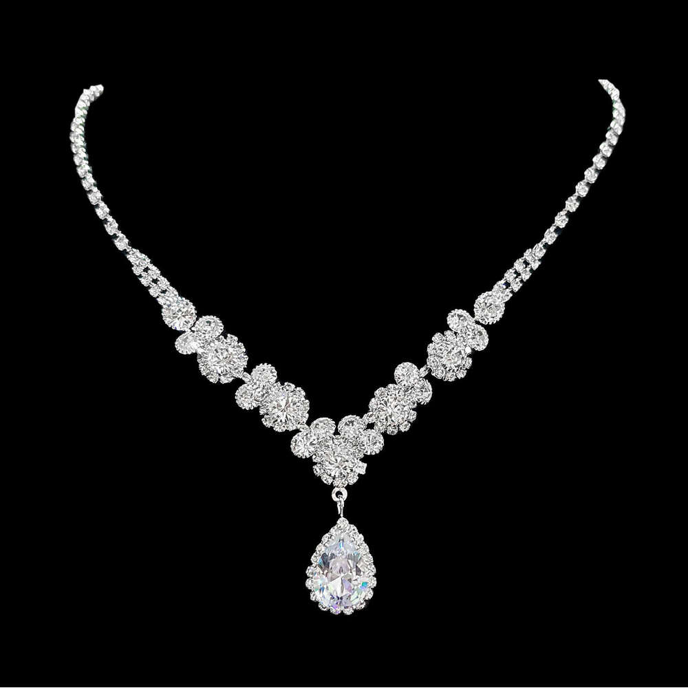 European designer jewelry set luxury flower women's necklace earrings two-piece set fashionable exquisite niche design high-end feeling bridal ac