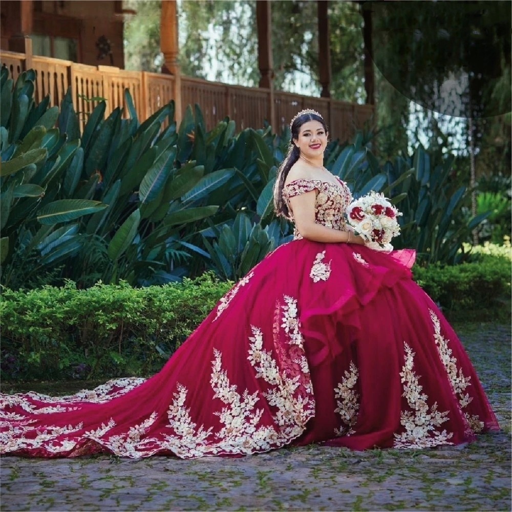 2025 Luxurious Burgundy Quinceanera Dress Ball Gown Gold Floral Lace Appliques Beading Tiered Sweet 16 Gown Vestido De 15 Anos Ruffle Off Shoulder Pro