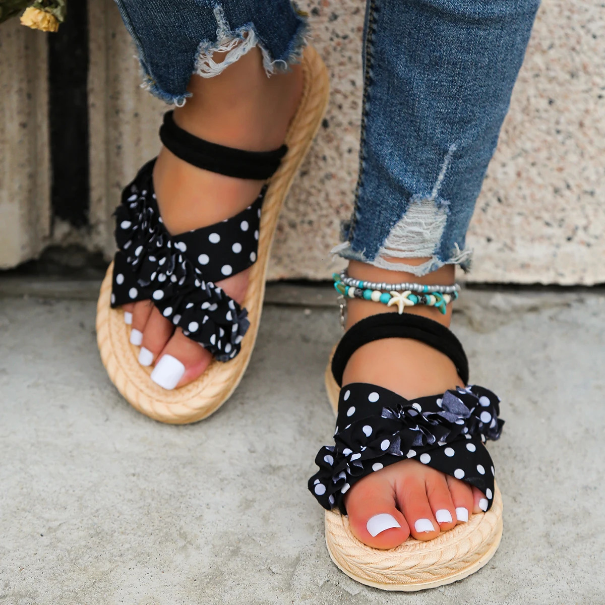 Womens fashion trend anti slip and wearresistant lace strap flat heel sandals 250218