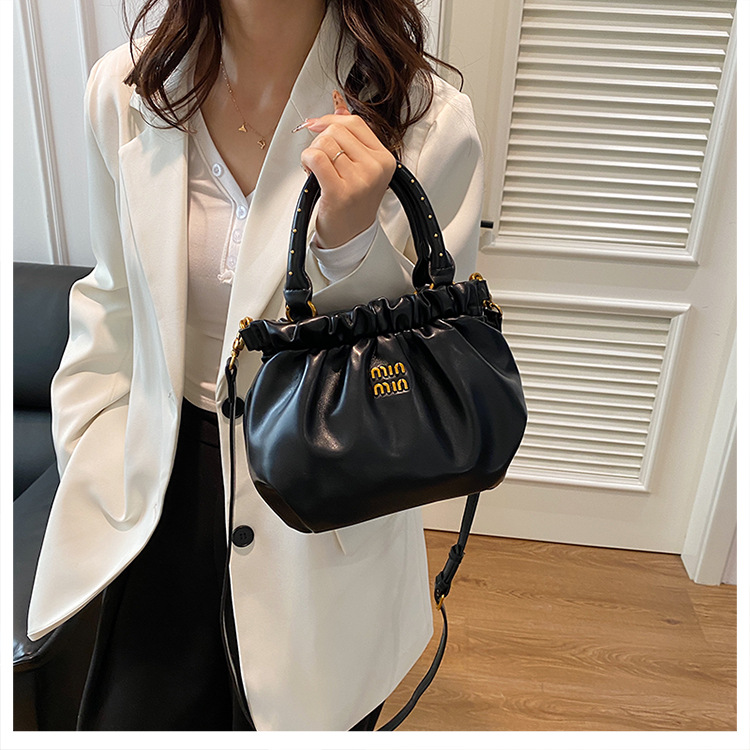 hot Free shipping 2025 designer Shoulder tote Bags For womans handbag Fashionable casual flap armpit women crossbody Wrinkled bag