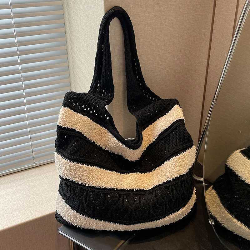 Women's New Fashion Large Capacity Knitted One Shoulder Tote Bag Knitted Hollow Out Design Casual Versatile Knitted Underarm Bag