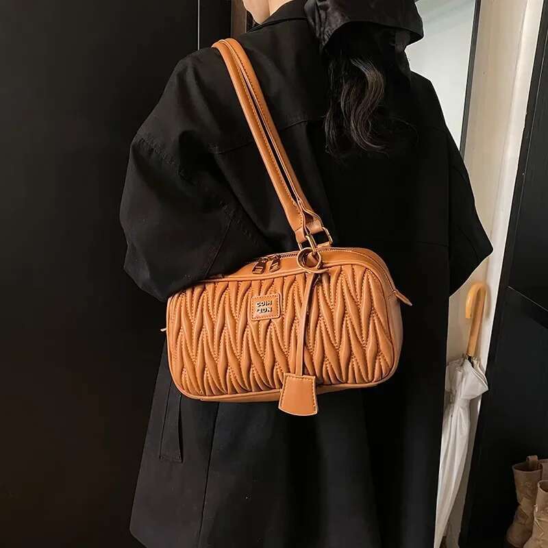 The new elegant and luxurious sheepskin medium sized bow designer handbag is suitable trend for women s daily use leisure and perfectly matched