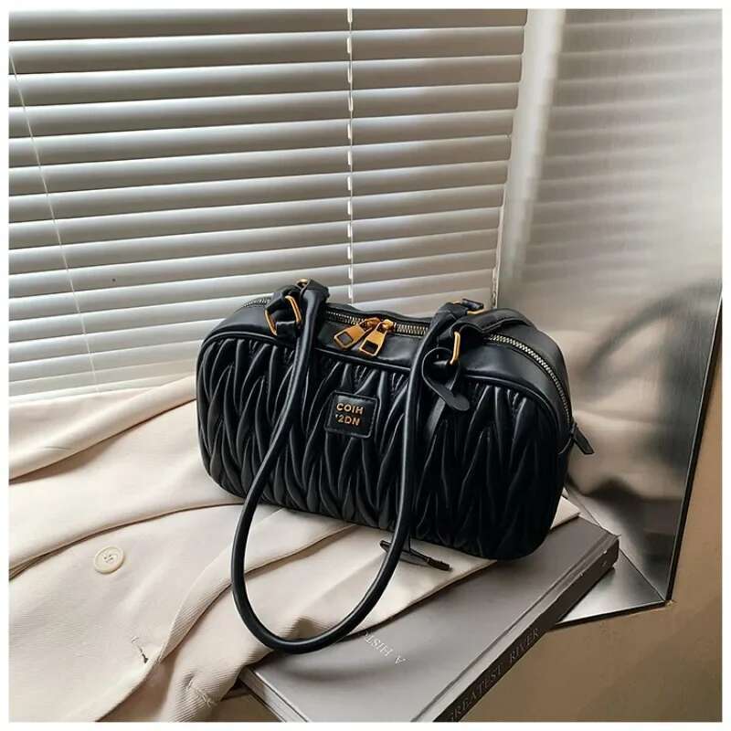 The new elegant and luxurious sheepskin medium sized bow designer handbag is suitable trend for women s daily use leisure and perfectly matched