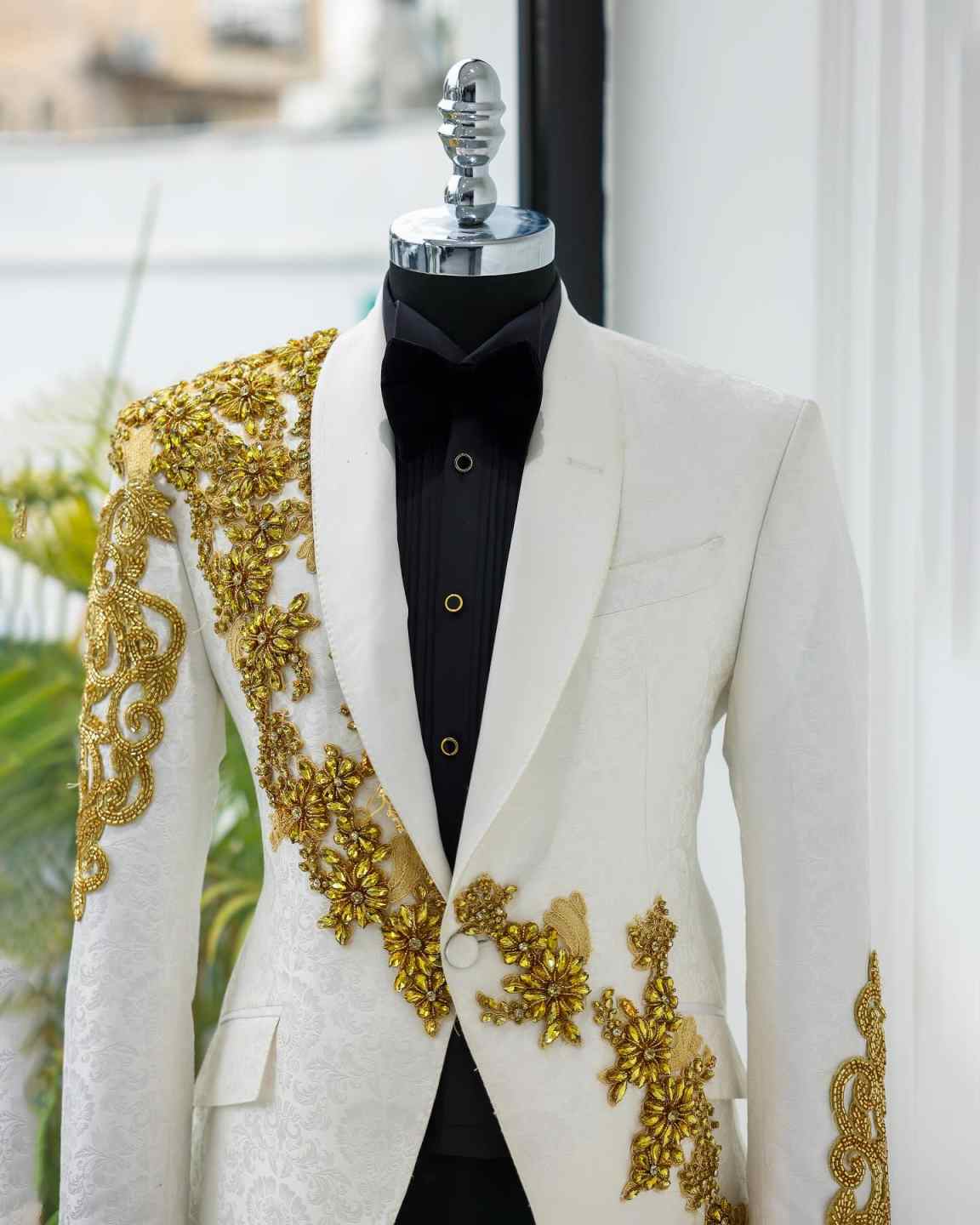 Classic Wedding Tuxedos Appliques Crystal Men Suits Shawl Lapel 2 Piece Set Jacket Pants Business Formal Blazers Customized