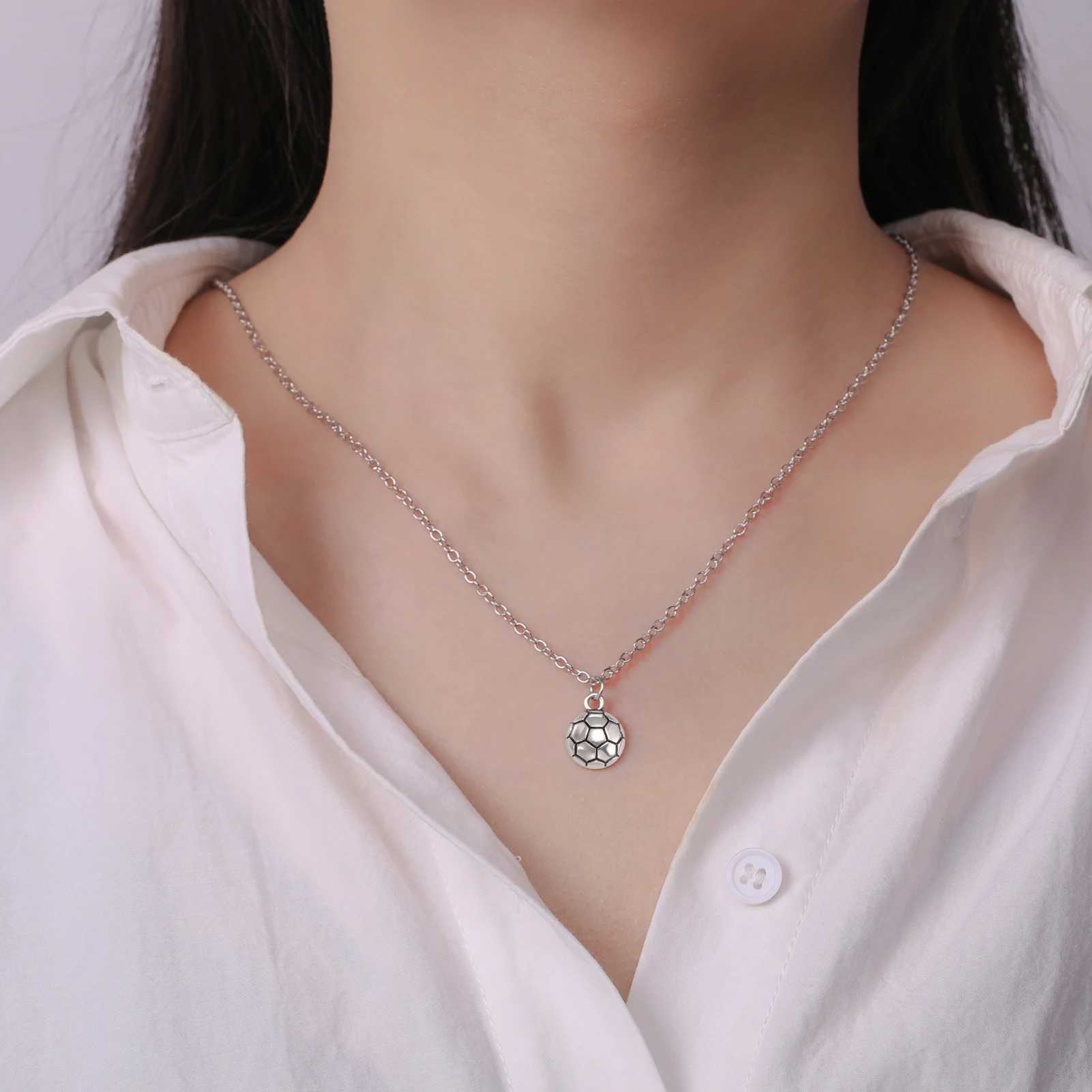 Silver stainless steel football pendant necklace suitable for neutral sports fans ball games jewelry team gifts complete set X250224