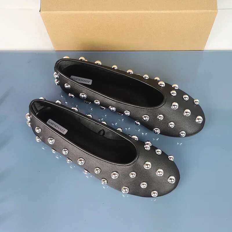 Designer Spring Women's Casual Shoes Black Rivet Soft Leather Vintage Comfortable Shallow Outside Slip On Ladies Ballet Flats