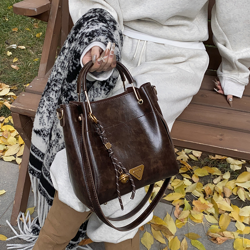 Shoulder Handbags: Stylish PU Leather Flap hot Tote, Fashionable Women's Designer Crossbody Bags on Sale - Lightweight for Daily Use