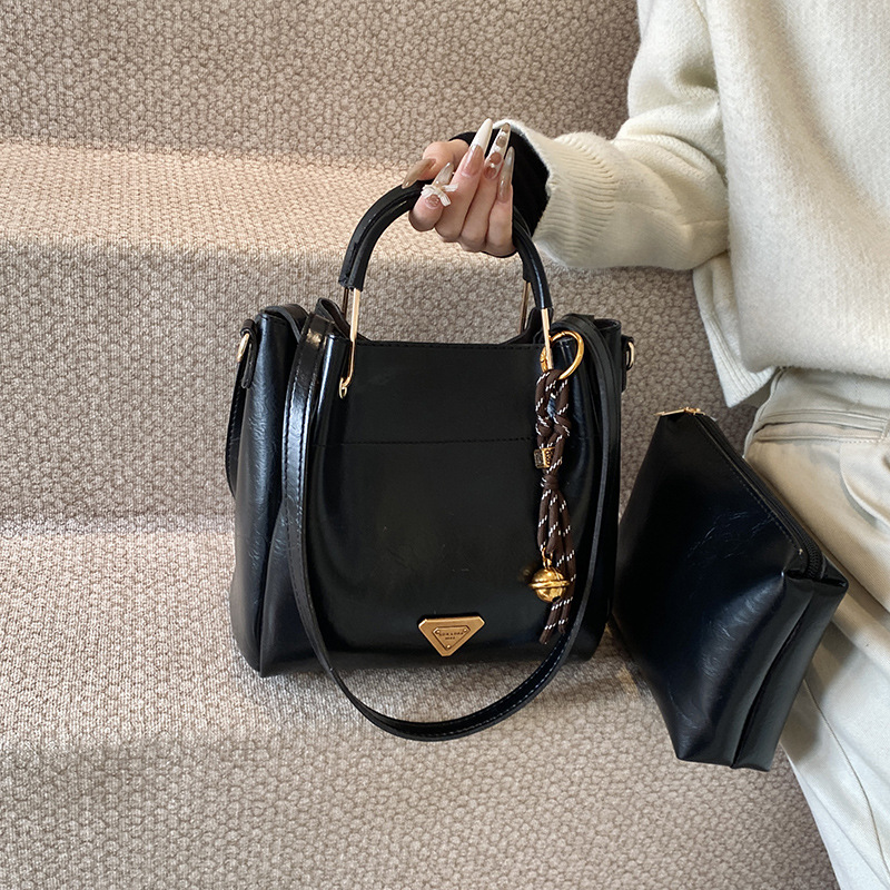 Shoulder Handbags: Stylish PU Leather Flap hot Tote, Fashionable Women's Designer Crossbody Bags on Sale - Lightweight for Daily Use