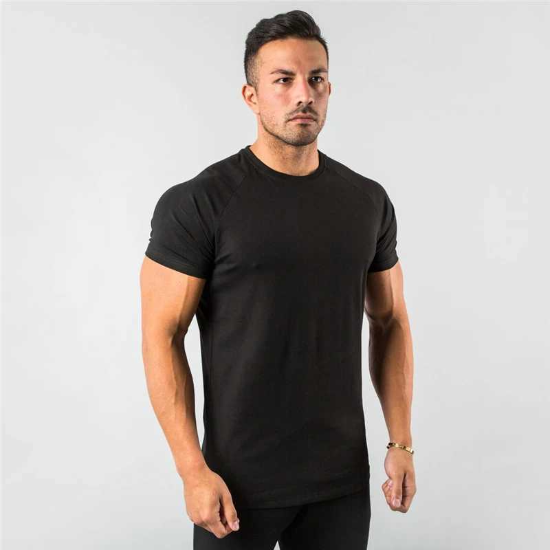 New Fashion Plain Tops Tees Fitness Mens T Shirt Short Sleeve Muscle Joggers Bodybuilding Tshirt Male Gym Clothes Slim Fit ShirtT250224