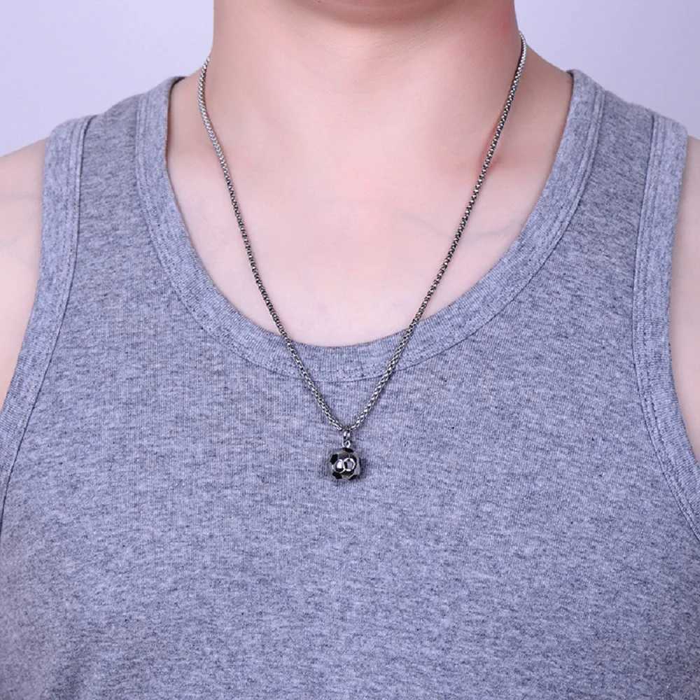 VQYSKO Soccer Ball Necklace Engraved Names Sports Charm Cust Football Pendant Personali Gift For Friend Jewelry X250224