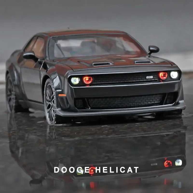 1 32 Dodge Challenger Hellcat Redeye Alloy Die Cast scle Car Model Sound and Light Childrens Toy Collectibles Birthday Gift Free shipping