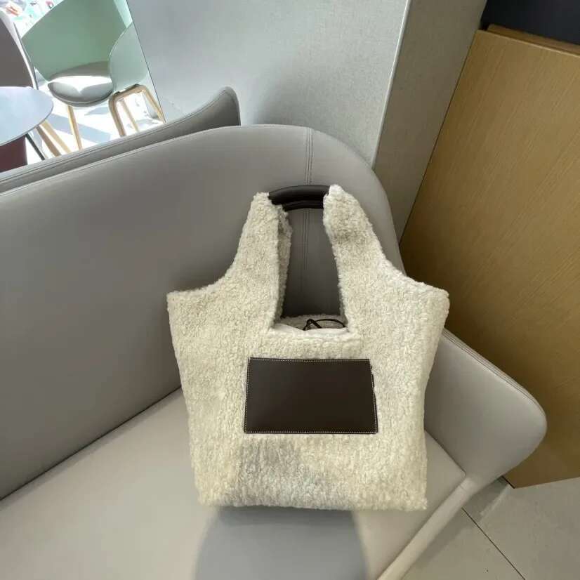 Lambswool Tote Large Capacity Shoulder Bag Plush Designer Handbags High Quality Bucket Bags For Women 2025 New