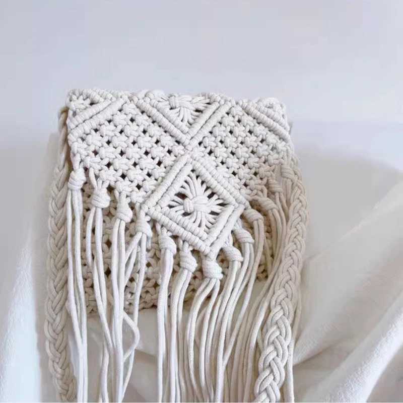 Fashion Casual Straw Bag Hollow Tassel Beach Bag Flip Hand Woven Bag Cotton Rope Shoulder Bag Crossbody