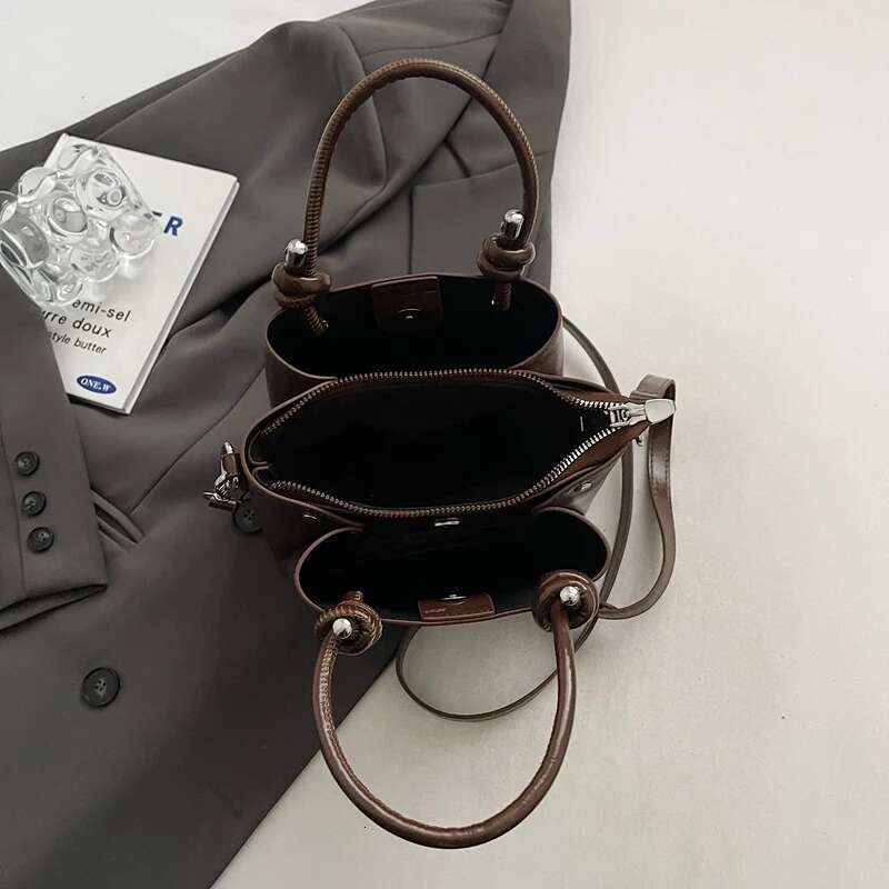 2025 New Fashion Women's Leather Handbag Retro Handbag Solid Bucket Designer Women's Single Shoulder Crossbody Bag2