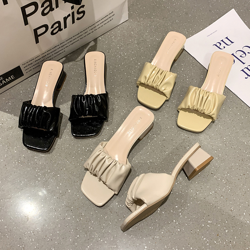 2025 hot new free shipping designer sandals for womens Coarse heeled sandals black beige yellow Summer new pleated thick heel slippers