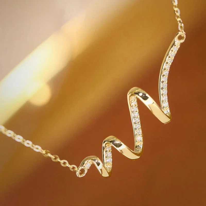 Huitan Fashion Exquisite Wave Pendant Necklace Suitable for Text Simple Fashion Necklace Accessories Suitable for Engagement Charm Daily Jewelry X2502