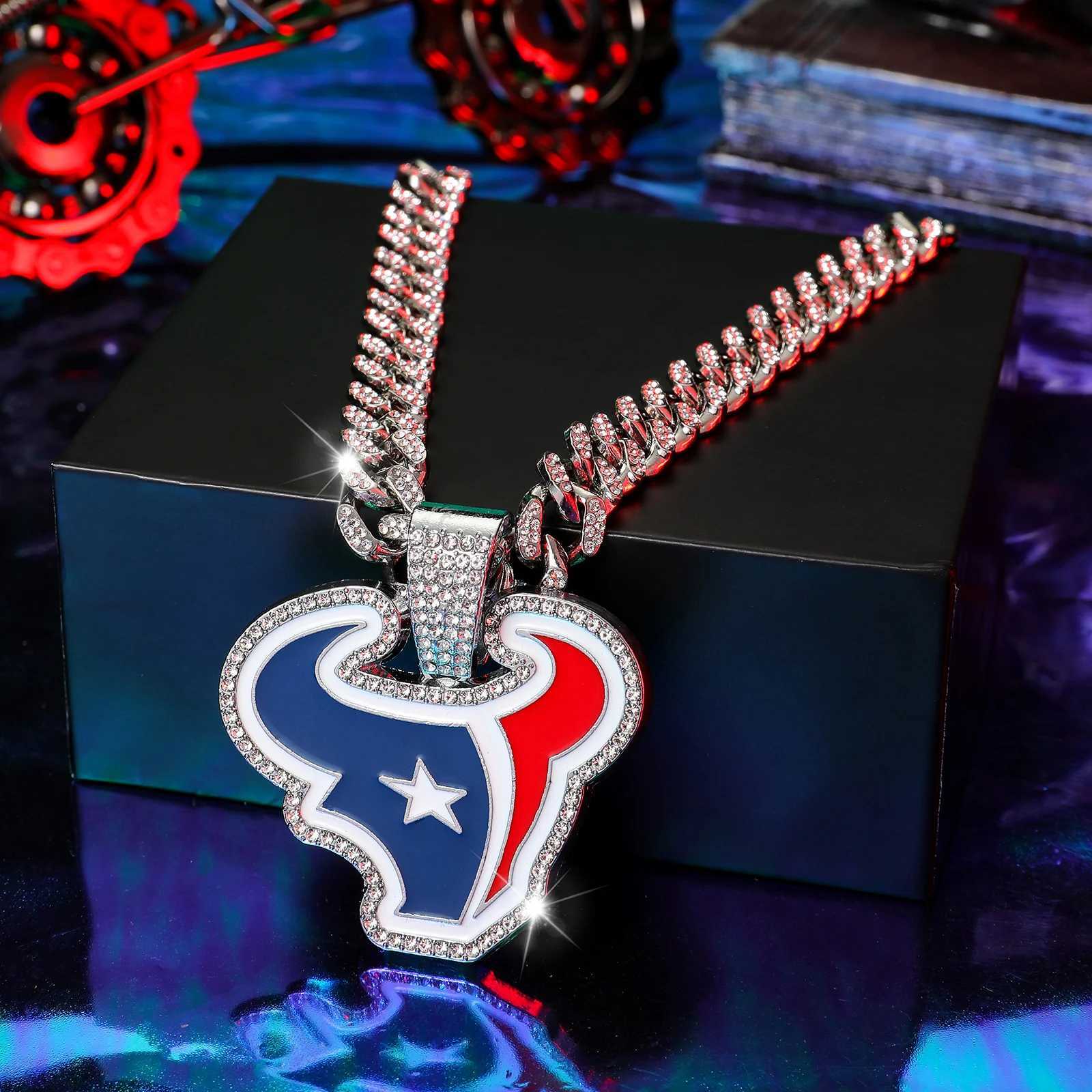 Hip hop fashion pendant necklace high-quality red and blue pendant and 20 inch Cuban chain X250224