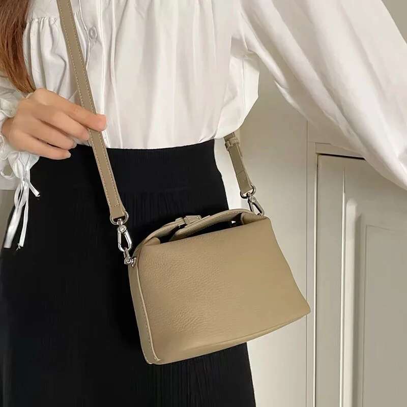 Real Leather Telephone Handbags For Women Mini Bag Sier Buckle Hobos Cross Body Bags Buckets Designer Purses 2024 New Arrivals