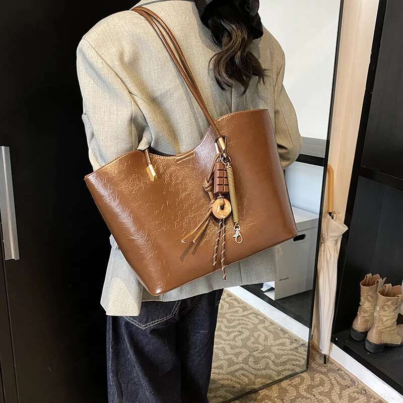 New Bright PU Leather Large Handbag Set for Women IN Solid Color Shoulder Bag with Hanging Retro Large leisure trend Capacity Shopping Handbag Trendy 