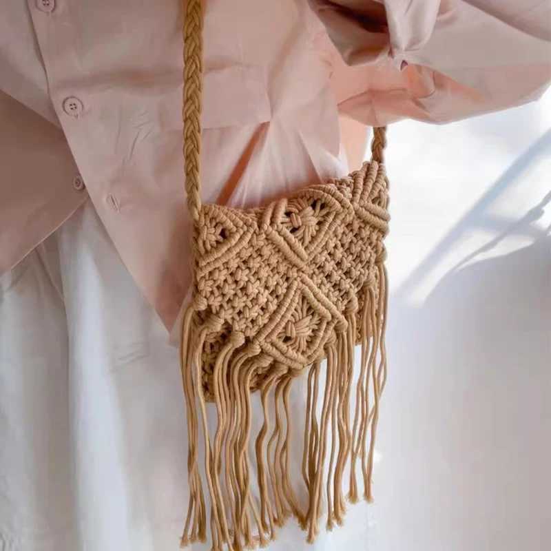 Fashion Casual Straw Bag Hollow Tassel Beach Bag Flip Hand Woven Bag Cotton Rope Shoulder Bag Crossbody