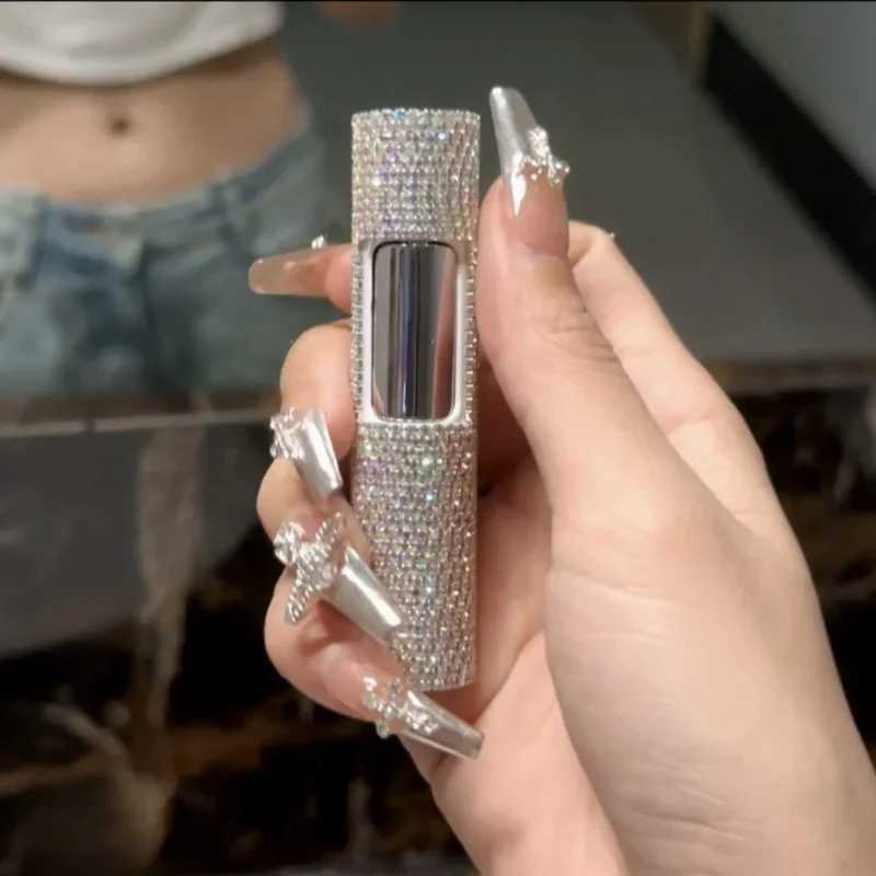 Portable Luxury Diamond Inlaid Inflatable Lighter Mini Metal Windproof Jet Pink Flame Outdoor Lighter for Women Smoking GiftT250224